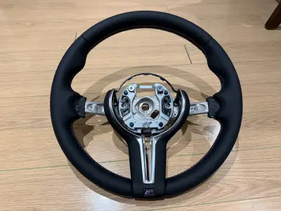 NOTE: Slight imperfection on the spline. It’s shifted clockwise a little (third picture). Wheel alig...