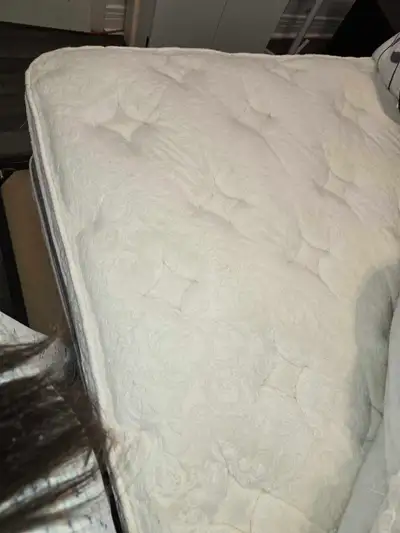 matelas et box neuf, View more
