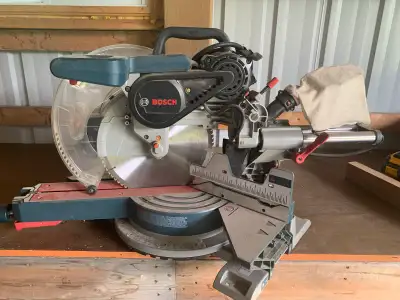 Very versatile saw, good blad with 2 extra blades. This machine has had light use only and is 9/10 c...