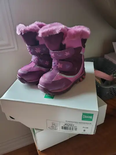 Toddler's winter shoes size 8 (for girl), View more