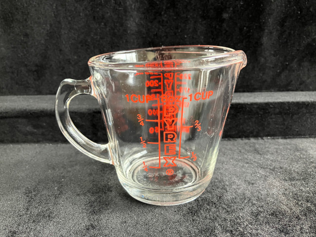 Vintage Pyrex 1-Cup Measuring Cup #508 with Red Lettering  dans Vaisselle et articles de cuisine  à Ville de Montréal