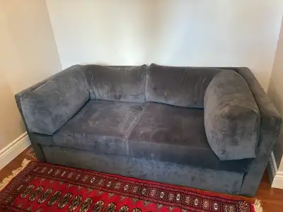 Jolie causeuse en velours gris foncé , View more