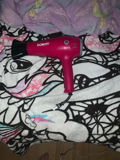 Give your hair the perfect style with this Conair hair dryer! It's in good condition and ready to he...