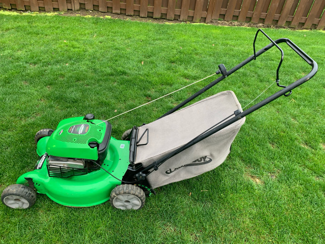 Lawn boy 4 cycle push mower.Reduced the price  in Lawnmowers & Leaf Blowers in London - Image 2