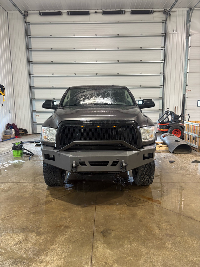 2017 dodge 3500 in Cars & Trucks in Red Deer - Image 2
