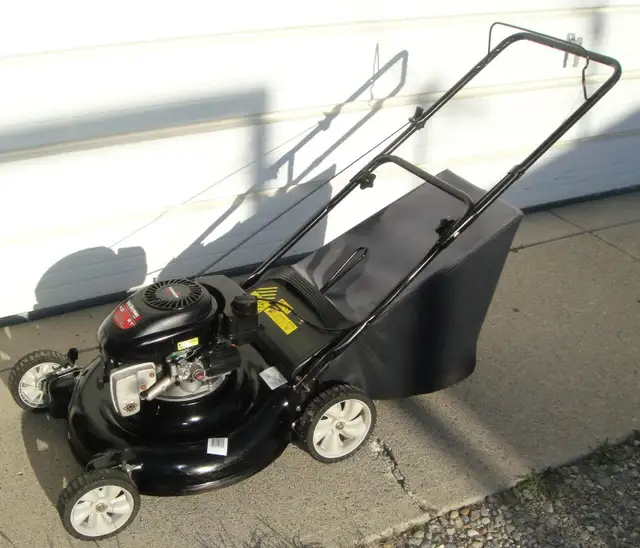 YARD MACHINES REAR BAG GAS LAWNMOWER | Lawnmowers & Leaf Blowers ...