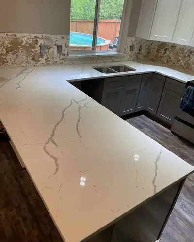 *****CONTAINERS OF Quartz SLABS***** SLABS STARTING FROM $500!! ⭐ Color: White, Black, Gray, Multi-t...