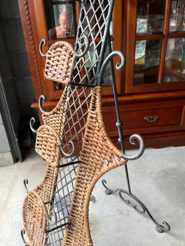 Guitar Metal / Wicker Stand in Home Décor & Accents in Peterborough - Image 5