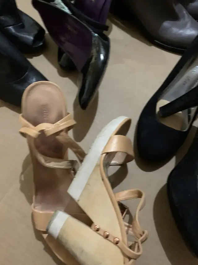 Woman’s designer  in Garage Sales in Mississauga / Peel Region - Image 5