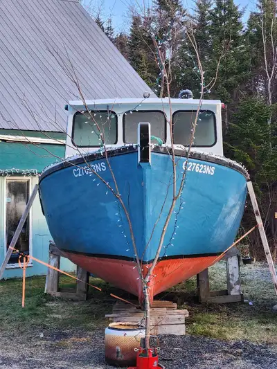 28 Foot Cape Islander / Northumberland Fiberglass over wood 1989 D.H. Boatbuilders 6 cylinder Ford S...