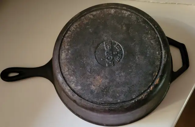 Vintage Lodge Cast Iron Dutch Oven Deep Fry Pan Combo - 3 - 8CF in Kitchen & Dining Wares in Oshawa / Durham Region - Image 10