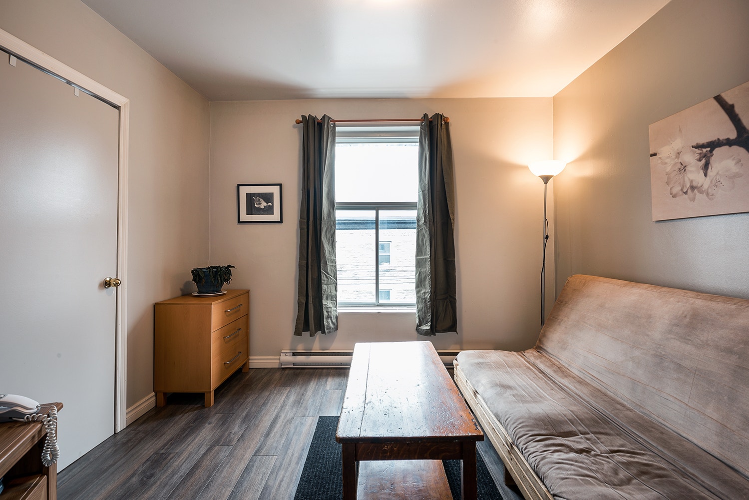 4 1/2 Meublé a 2 pas du métro Frontenac avec 2 chambres — photo 2