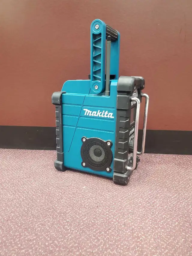 Makita DMR107 Radio with Adapter in General Electronics in Oshawa / Durham Region - Image 3