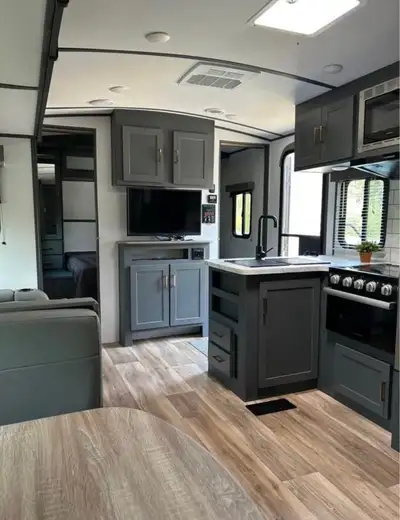 Keystone Bullet Travel Trailer 287QBS Like new! Sleeps 8 Trailer was used for approximately 3 months...