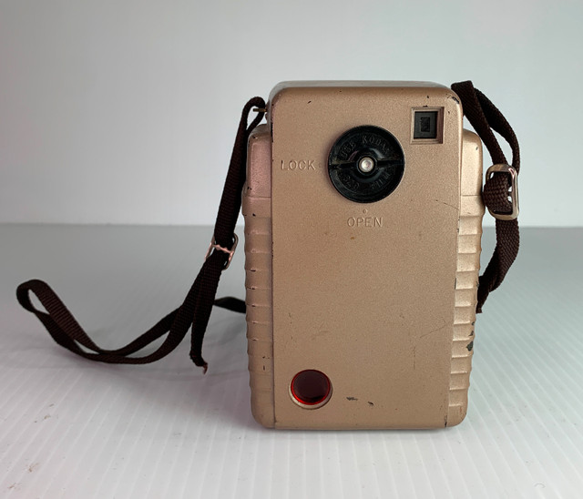 Kodak Brownie Bull's-Eye Camera Twindar Lens Model in Arts & Collectibles in City of Toronto - Image 3