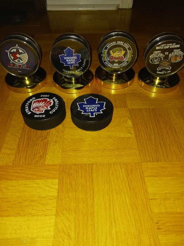 12 ASSORTED VERY COLLECTABLE HOCKEY PUCKS in Arts & Collectibles in Markham / York Region - Image 2
