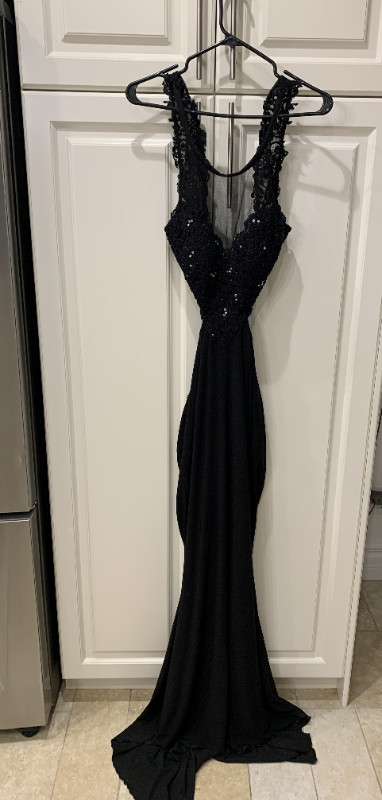 Black Grad Dress - Full-Length Size 8 in Women's - Dresses & Skirts in Corner Brook - Image 2