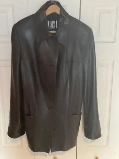 Manteau noir 100% cuir. Femme, médium., View more