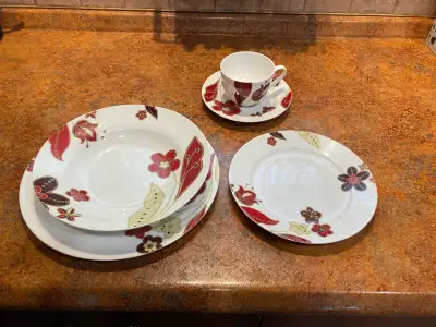 Ensemble de vaisselle, View more