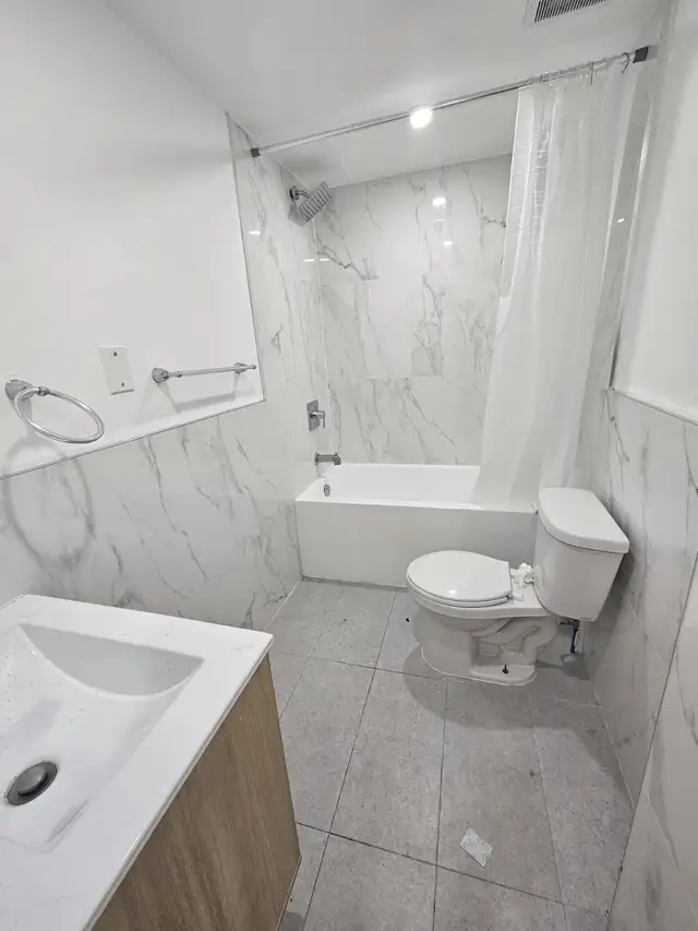 For Rent 3 1/2 apartment - 5 minute walk to Rosemont Metro