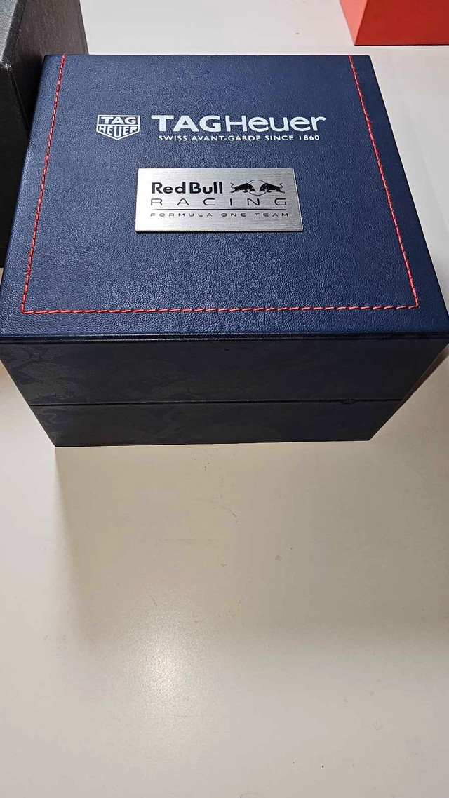 Tag Heuer Red bull watch box / boitier montre dans Bijoux et montres  à Longueuil/Rive Sud - Image 2