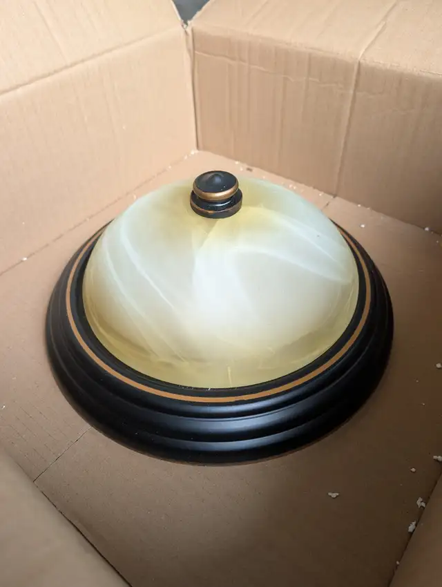 Ceiling light semi flush mount in Indoor Lighting & Fans in Kitchener / Waterloo - Image 3