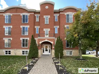 Condo avec garage privé, coin tranquille a 2 pas du parc de la cité. Pres de tout les services, épic...