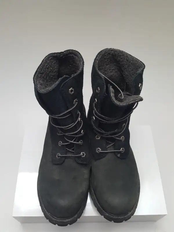 Timberland  Sherpa Lined Waterproof Boots ⎮Sz 7M / 8W in Women's - Shoes in Mississauga / Peel Region - Image 3