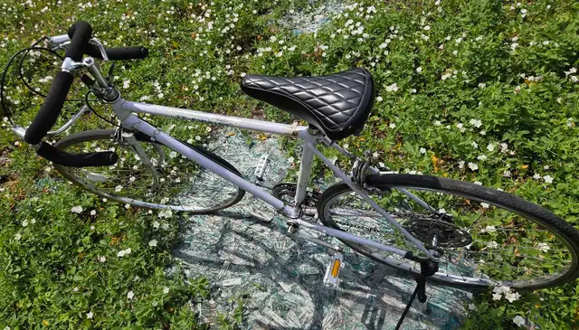 Velo de course blanc, 26", 12 vitesses in Road in Laval / North Shore - Image 8