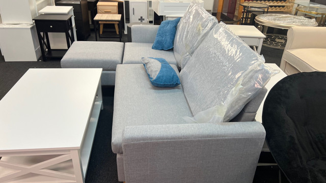 Beautiful living room chairs and sofa in Couches & Futons in Markham / York Region - Image 4