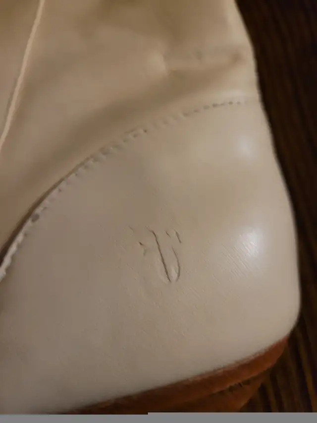 Frye Leather Boots - Vintage, new in box never worn in Women's - Shoes in Calgary - Image 5