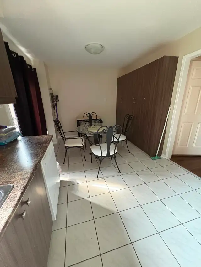 3 rooms rental - working Women/ ladies in Room Rentals & Roommates in Oshawa / Durham Region - Image 8