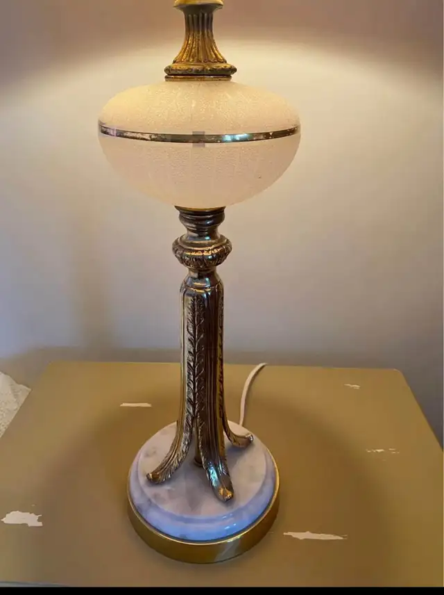 Vintage lamp in Indoor Lighting & Fans in Windsor Region - Image 3