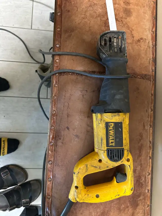 dewalt sawzall in Power Tools in Calgary - Image 2