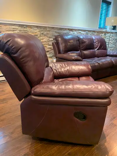 Fauteuil inclinable. 1 place, Couleur bourgogne. Style lazy-boy