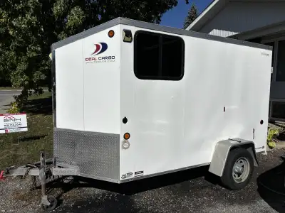 Idéal cargo 2015 en aluminium 10 000$ suivre le lien pour voir la vidéo possibilité de payer 7000$ s...