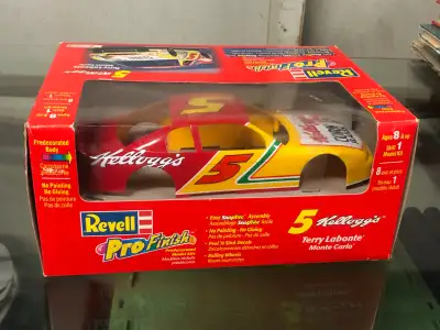 Revell Pro Finish NASCAR Model #5 Kellogg's Terry Labonte, View more