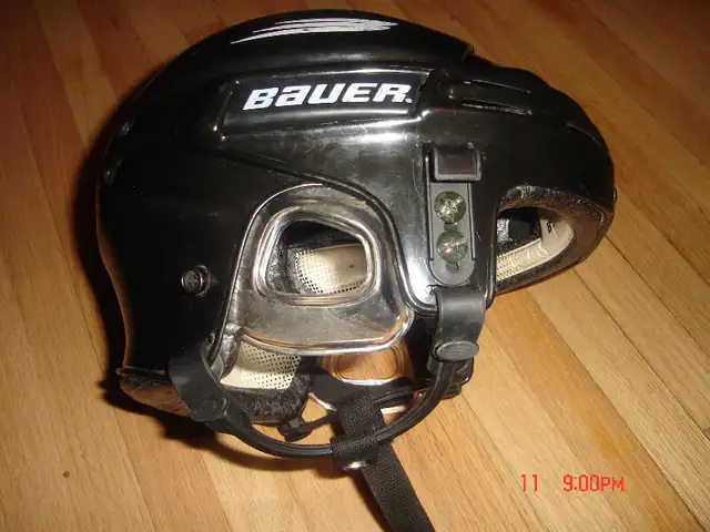 ** Hockey Helmets,Shin Pads, Sticks, Shorts,Soccer Pads** in Hockey in Calgary - Image 7