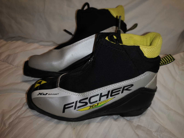 FISCHER SNS PROFIL (EU35) MENS 3.5 W 4.5 CROSS COUNTRY SKI BOOTS in Ski in Barrie