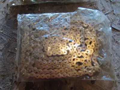2 pkgs of drive chains (40's) new on choice, View more