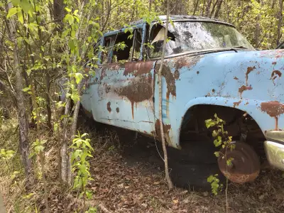 1955-56 sedan parts for sale, some engine and transmission parts. Some 1956 hardtop chrome .40335060...