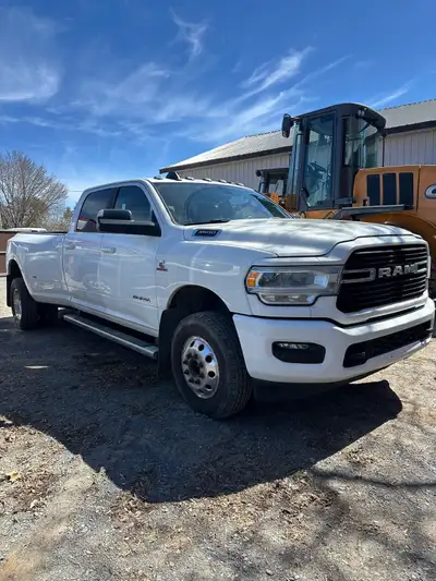 2021 ram 3500, big horn edition, diesel 6.7 cummins engine, 4x4, dually wheels, 8ft box with goosene...