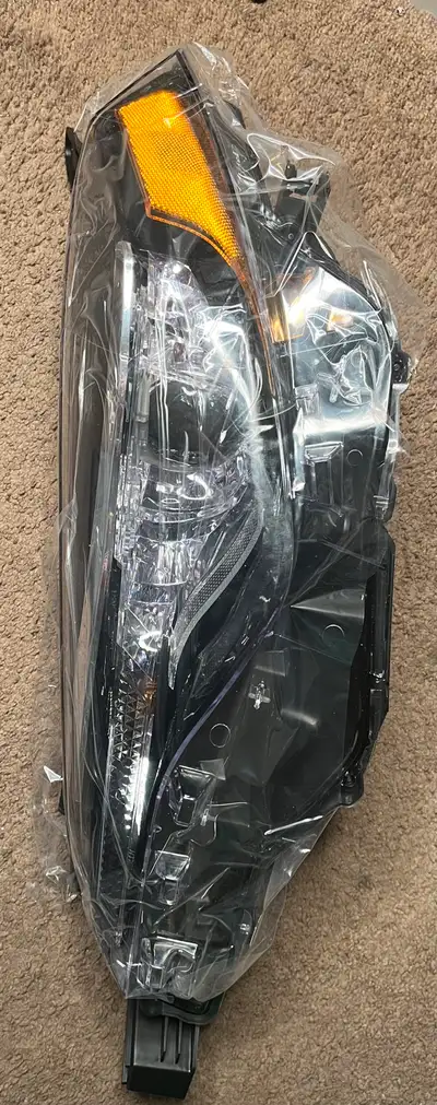 For sale is a brand new Toyota Corolla headlight, designed for models from 2017 to 2019. This headli...