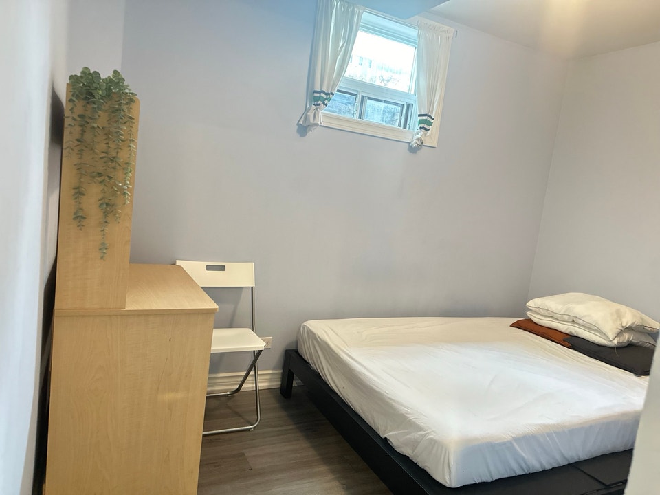 2-Bedroom] Basement Apartment with Separate Entrance 3