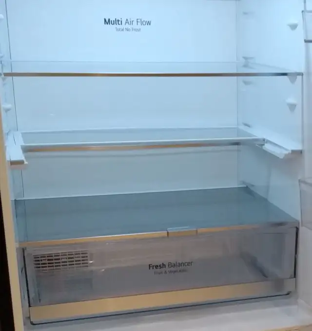 Étagère de Réfrigérateur / Refrigerator Shelf in Refrigerators in City of Montréal - Image 4