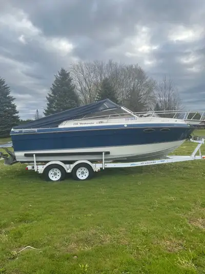 1989 cabin cruiser for sake , runs great. You can have the rest of the year at Jordan harbour marina...