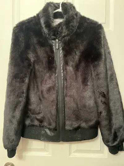 ladies Sz M ‘Milla’ faux fur jacket- 15$, View more