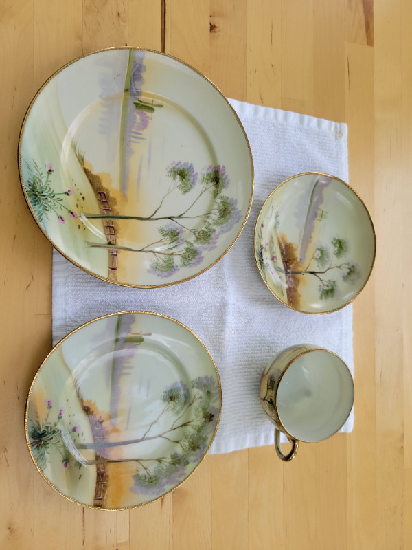 Hand Painted Decorative Place setting (Cup, Saucer, Plates x 2) in Kitchen & Dining Wares in Napanee - Image 2