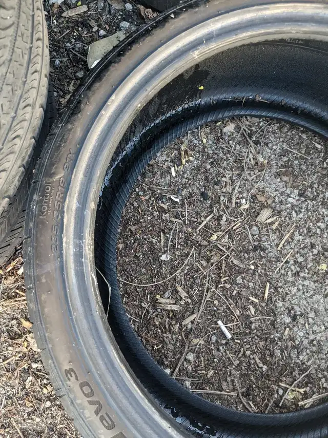 1 x 235/35r19 Hankook Ventus S1 Evo3 summer performance tire  in Tires & Rims in Hamilton - Image 6