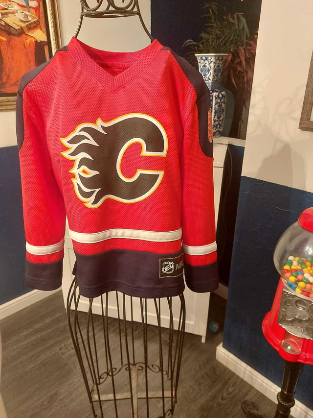 Calgary Flames youth jersey Gaudreau size 4/5 in Hockey in Calgary